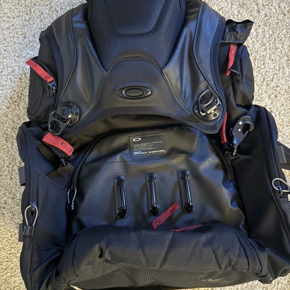 Oakley  Oakley Men's Big Kitchen Sink
Backpack, Tactical Black Red ties